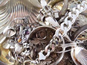 Silver jewelry cleaning